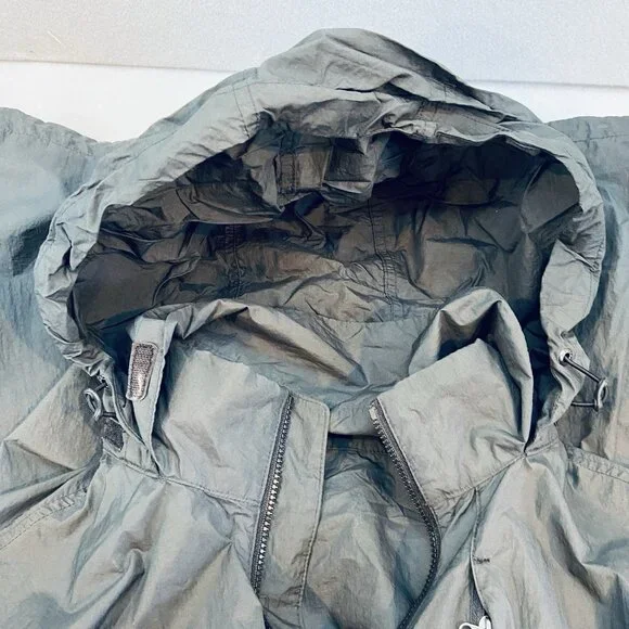 Vintage‎ Beanpole Outdoor Gray Windbreaker with Tuck-away Hood Sz Medium - Picture 7 of 12